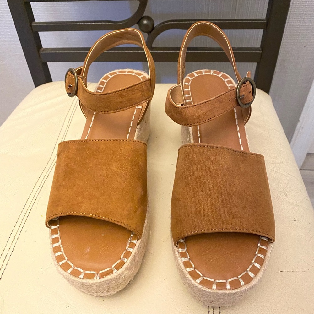 *SALE*. BRAND NEW!! Universal Thread platforms size 9 1/2